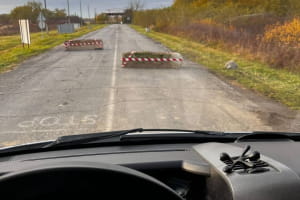 В Закарпатье после инцидента с прорывом через границу установили бетонные блоки (фото)