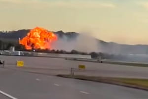 Катастрофа вантажного літака у США: семеро загиблих, одинадцятеро поранених