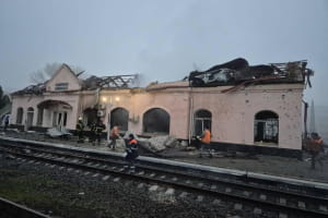 рф атаковала станцию Запорожье-Каменское: поезда движутся с задержкой