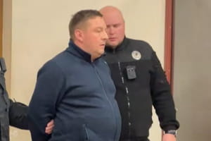 Суд отправил под стражу киевского полицейского, сбежавшего с 13 млн грн