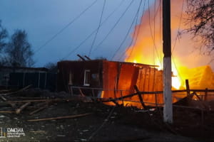 Наслідки обстрілу Сумщини: зруйновані будинки, є потерпіла