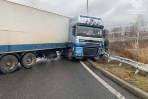 ДТП на трасі Київ – Чернігів: рух у напрямку столиці повністю обмежено (фото)
