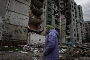 В зоне активных боевых действий в Донецкой области остаются 15 400  гражданских лиц