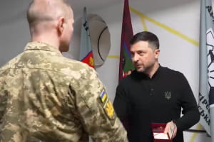 "Здесь всегда было горячо": Зеленский посетил Ореховское направление и наградил военнослужащих