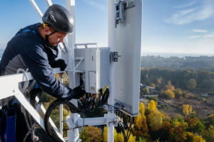 Понад 30% мережі "Київстар" залишилося без живлення: що робити клієнтам