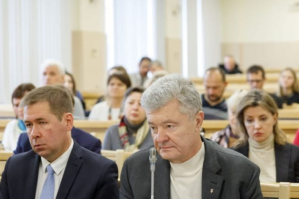 Суд продовжує розгляд позову Петра Порошенка щодо скасування Указу про санкції