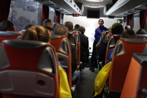 Україна повернула з Білорусі 31 цивільного українця: з'явилися фото і відео перших хвилини на рідній землі (оновлено)