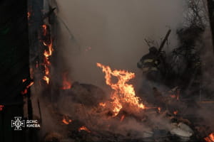 В Киеве из-под завалов разрушенной квартиры спасли ребёнка &ndash; видео с нательной камеры