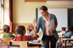 У 2026 році зросте зарплатня у вчителів: який мінімальний оклад буде з 1 січня 