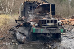В городе Изюме вражеский дрон поразил грузовой автомобиль &ndash; в результате взрыва погибли двое мужчин