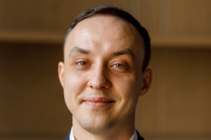 13 квартир, деловые связи и дорогостоящие автомобили: СМИ узнали, как живет семья советника президента