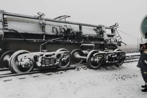 В россии сразу в двух областях сошли с рельсов цистерны с топливом &ndash; фото