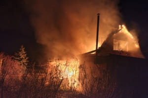 Унаслідок ворожої атаки у трьох районах Дніпропетровщини є руйнування та пожежі 