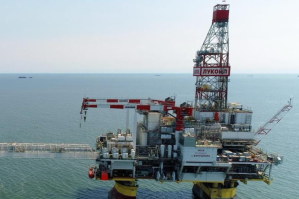 СБУ поразила третью нефтедобывающую платформу рф в Каспийском море &ndash; фото