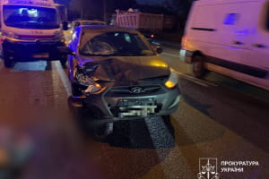 В Харькове судья на автомобиле сбила двух девочек &ndash; дети в тяжелом состоянии