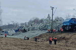 Під Коростенем відновлюють залізничну ділянку: потяги курсують в об'їзд