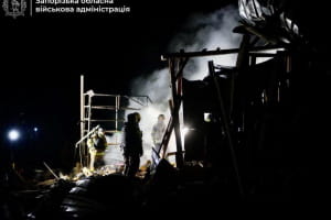 Ночью россия сбросила на Запорожье три авиабомбы: есть пострадавшие