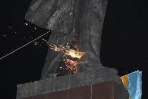 У Кривому Розі за ніч знесли три пам'ятники комуністичним діячам
