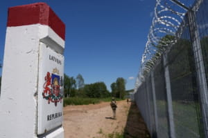 Латвия отгородилась от россии 280-километровым забором