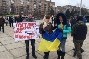 У Маріуполі пройшов традиційний недільний мітинг проти агресії РФ