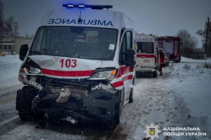 П'яний водій врізався у швидку на Сумщині, є потерпілі &ndash; кадри наслідків ДТП