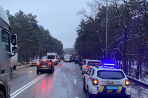 Масштабна ДТП на Київщині: автотроща з 13 машин паралізувала рух у бік Вишгорода