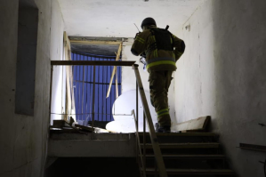 Вражеская атака на Киев: обломки повредили жилой дом в Соломенском районе