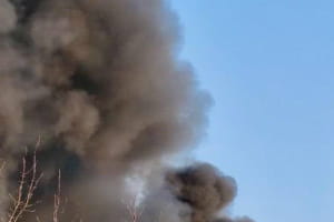 рф завдала удару по об'єкту інфраструктури в Запоріжжі: спалахнула пожежа (оновлено)
