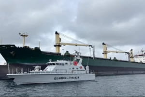 Порушення санкцій ЄС &ndash; в Італії затримали судно з вантажем із рф