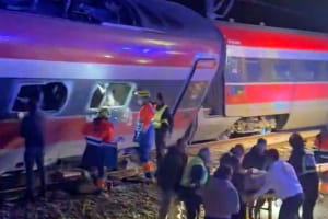 В Испании столкнулись два скоростных поезда: десятки погибших и раненых