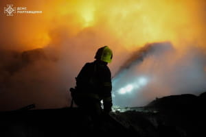 рф нанесла удар по промышленному объекту в Полтавской области: возник пожар