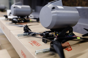 Вже готові до відправки на фронт: "ЄС" передала ГО "Справа Громад" 12 млн грн для FPV-дронів на оптоволокні