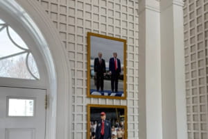 В Белом доме повесили фото Трампа с Путиным