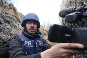 Журналіст "Радіо Свобода" врятував 4-річну дитину з палаючого будинку на Київщині після атаки рф &ndash; подробиці