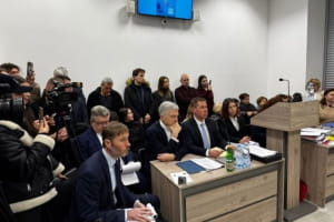 Санкції для "виховання" та фальсифікація документів: заяви Порошенка після засідання Верховного Суду