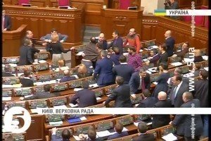 У Раді знову побилися депутати
