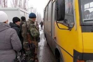 Евакуація мешканців населених пунктів, які обстрілюються бойовиками (ФОТО)