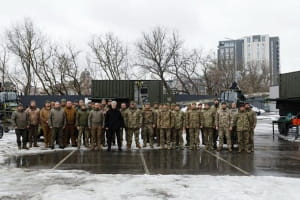 Порошенко передал подразделениям ВСУ экскаваторы, антидроновые сетки и квадроциклы