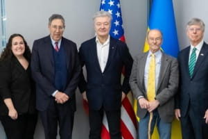 "Дипломатія без сили не спрацює" &ndash; Порошенко провів зустріч із американськими посадовцями