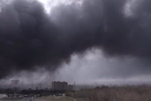 Після ударів Ізраїлю по нафтосховищах небо в Тегерані вкрите густим димом, та йде чорний дощ &ndash; ЗМІ 