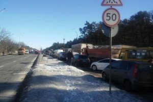 Активісти перекрили трасу на виїзді з Києва - вимагають допомоги солдатам в Дебальцевому 