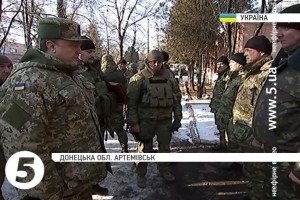 Президент зустрівся з військовими, які вийшли з Дебальцівського плацдарму
