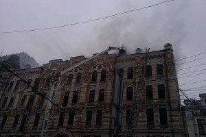 Масштабну пожежу у центрі Києва локалізовано