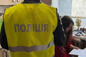 У Києві викрили шахрайку: обіцяла "бронь" і виїзд за кордон