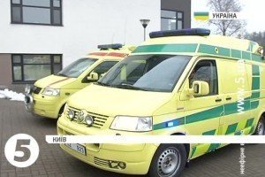 Литовські бізнесмени передали українським військовим два реанімобілі