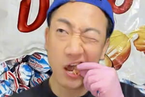 Скріншот з відео Jaekang_eating