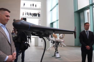 Україна й Німеччина запускають масове виробництво ШІ-дронів: деталі угоди