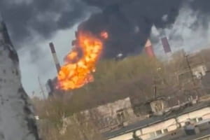 Нічна "бавовна" на росії та в окупації: українські дрони атакували НПЗ у кількох містах