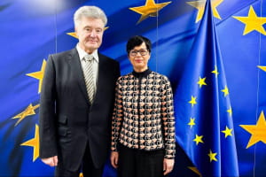 Порошенко провів телефонну розмову з єврокомісаркою Кос: що обговорили