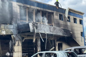 Після російських ударів 12 людей перебувають у лікарнях Дніпра та Одеси &ndash; Зеленський&nbsp;